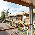 De Twee Linden Beneden-Leeuwen