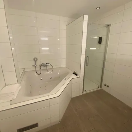 De Twee Linden Hotell Beneden-Leeuwen