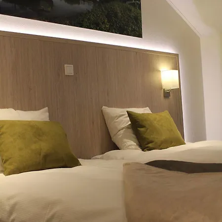 De Twee Linden Beneden-Leeuwen