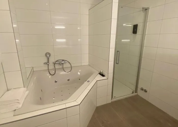 De Twee Linden Hotel Beneden-Leeuwen