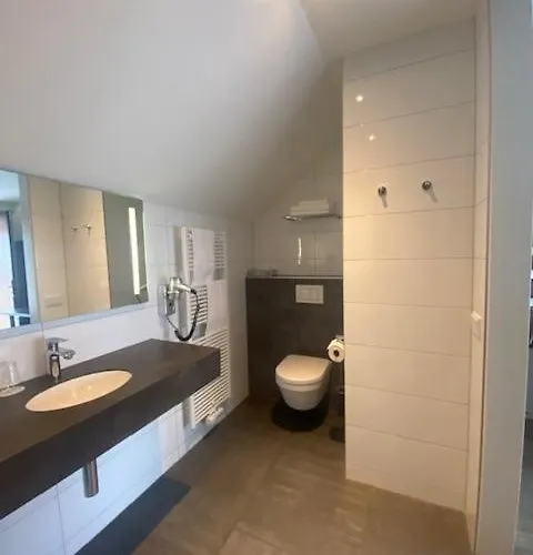 De Twee Linden 4* Beneden-Leeuwen