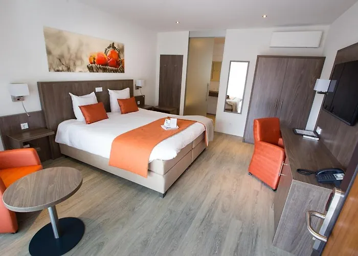 De Twee Linden Beneden-Leeuwen