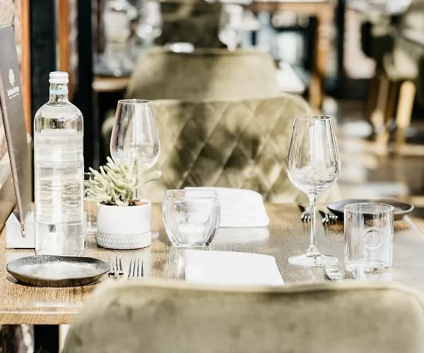 De Twee Linden Hotel Beneden-Leeuwen